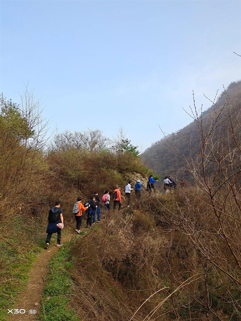 徒步9小時！貝博兒人挑戰(zhàn)2449米東秦嶺第二高峰——箭峪嶺